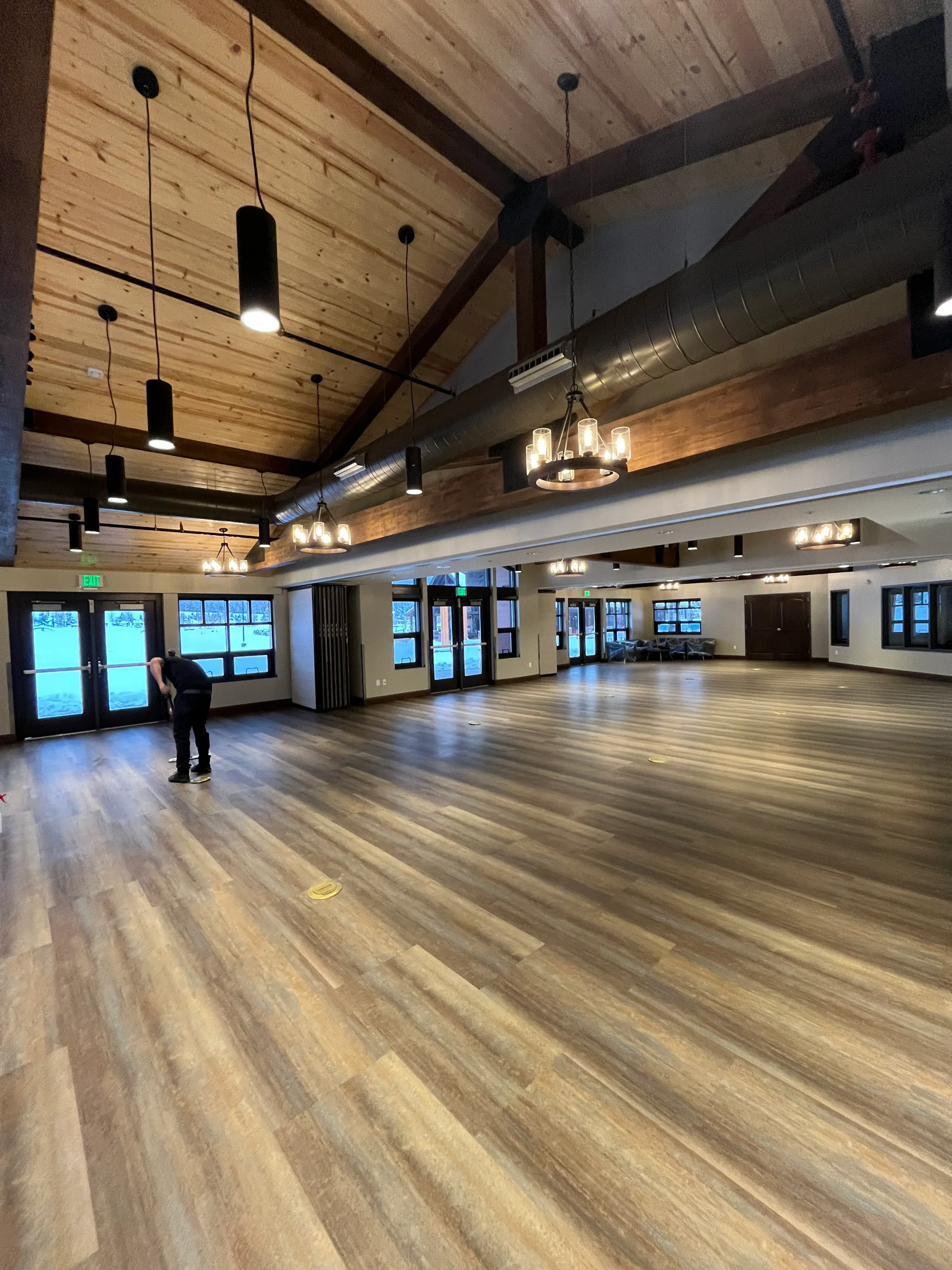 Commercial cleaning you can count on - office retail and facility cleaning by Spring Cleaning Company in Summit County Colorado